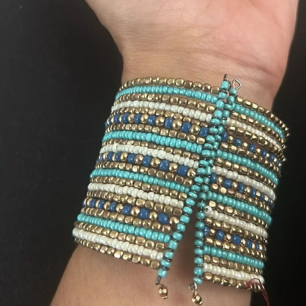 Beaded expandable bracelet - Picture 2 of 2